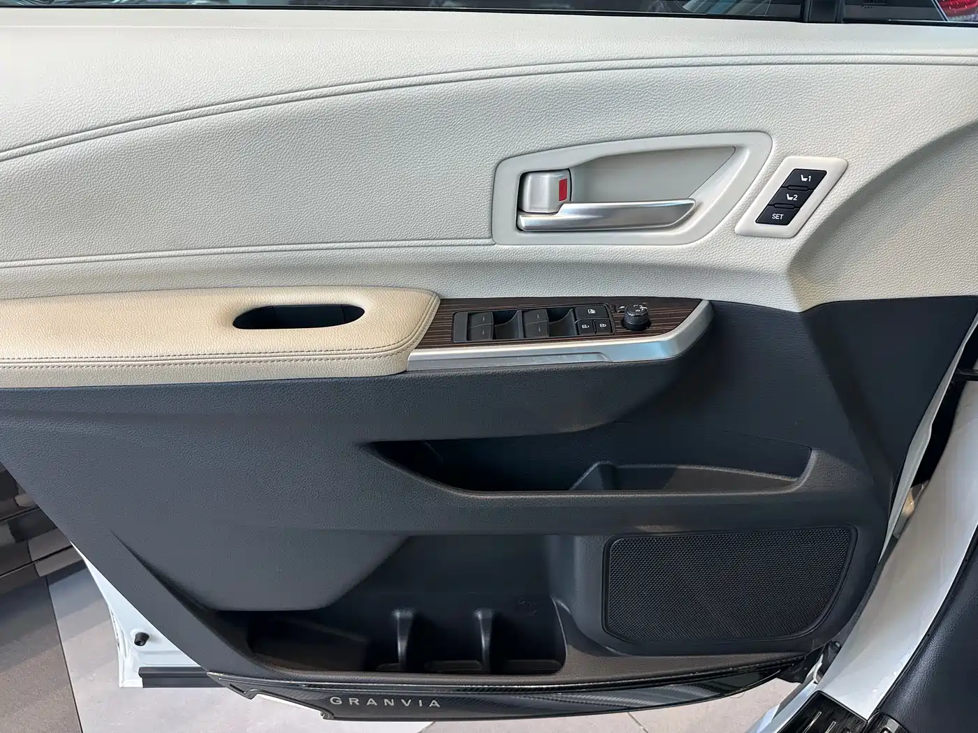 Toyota Granvia 2023 2.5L Hybrid Prestige PLUS Edition фото 16