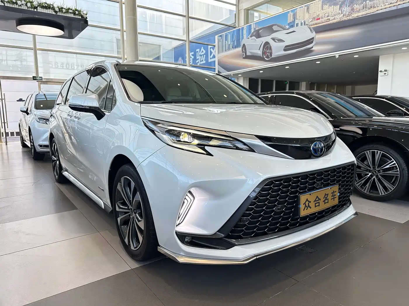 Toyota Granvia 2023 2.5L Hybrid Prestige PLUS Edition фото 3