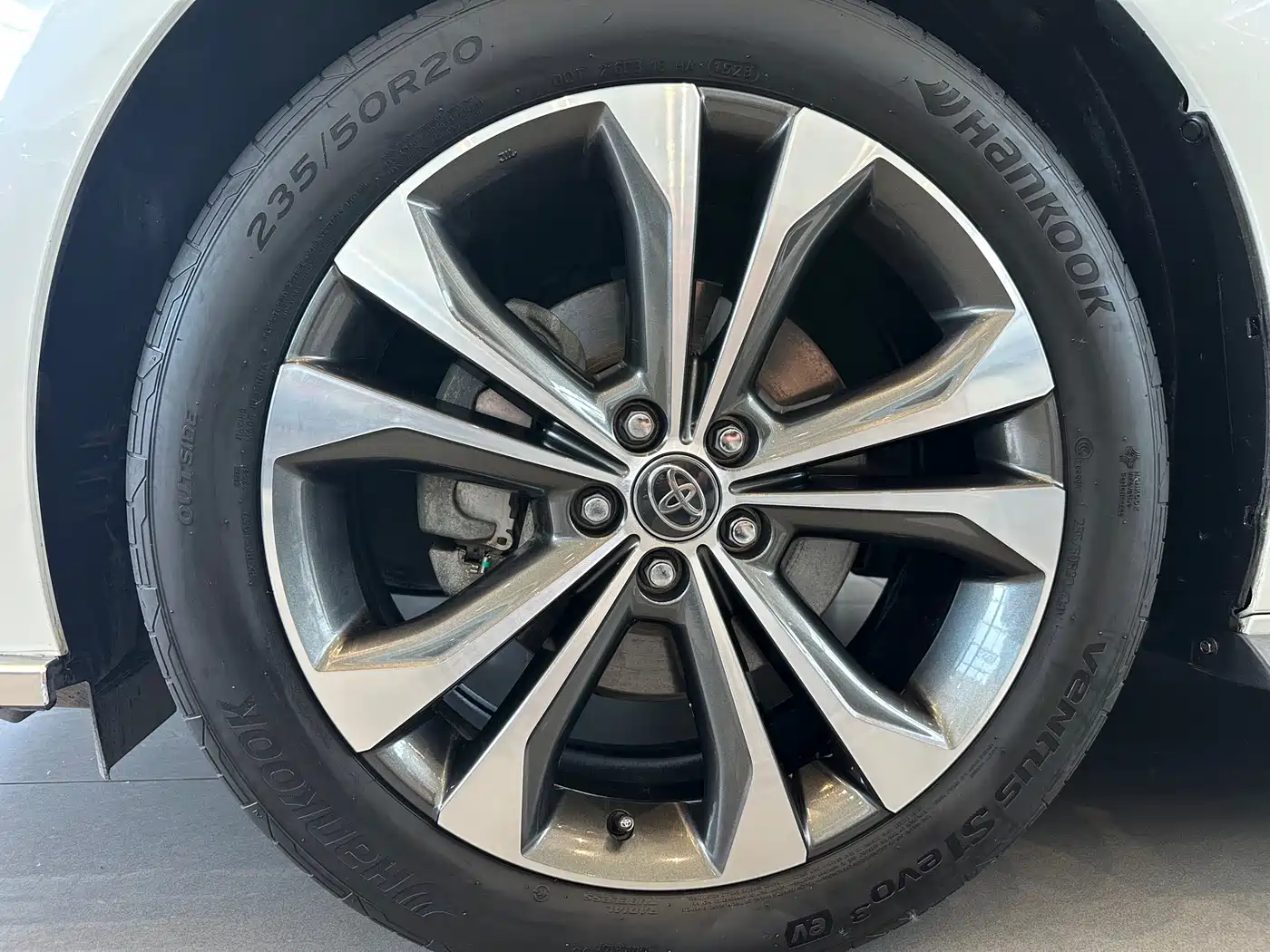 Toyota Granvia 2023 2.5L Hybrid Prestige PLUS Edition фото 19
