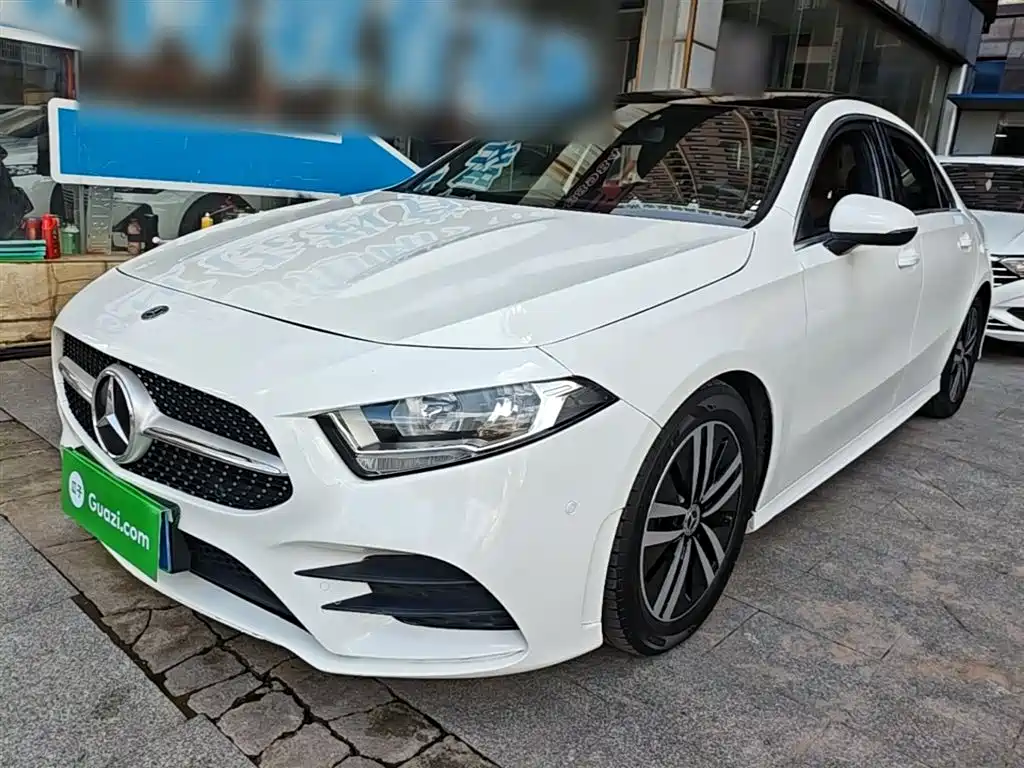 Mercedes-Benz A-Class 2019 A 180 L Sport Sedan фото 2
