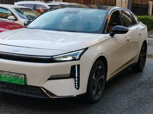 Geely Galaxy L6 2024 125km PLUS Soaring Dragon Edition