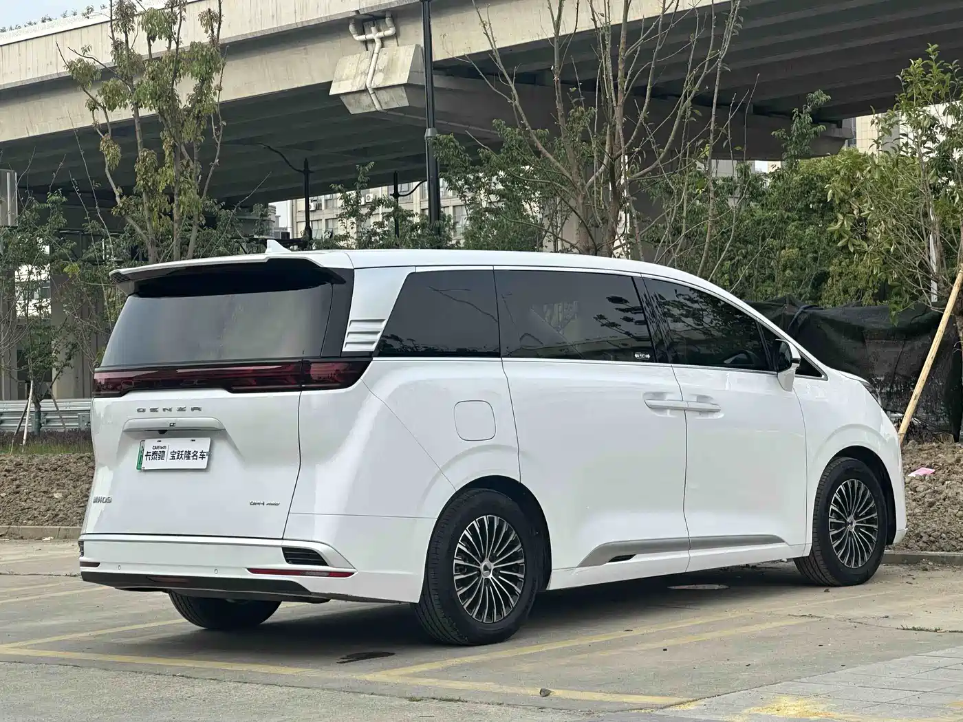 Denza D9 2024 DM-i 980 AWD Prestige фото 7