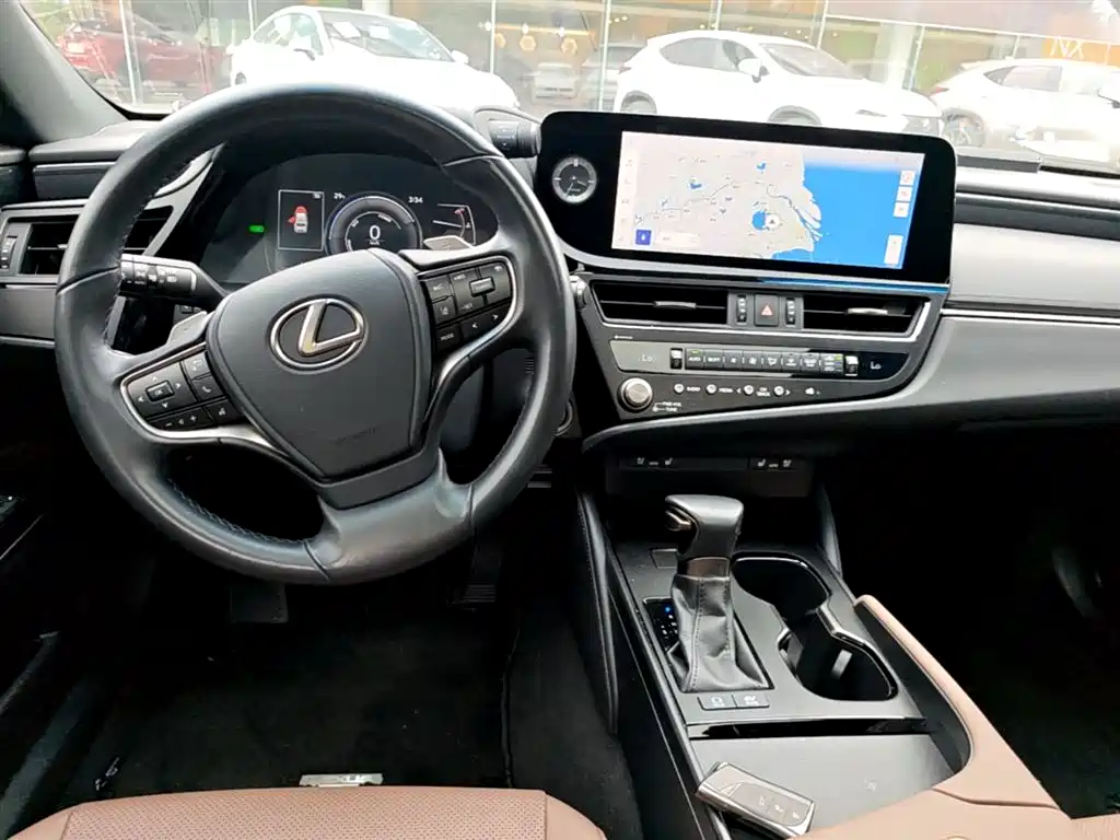 Lexus ES 2022 300h Ultimate Edition фото 16