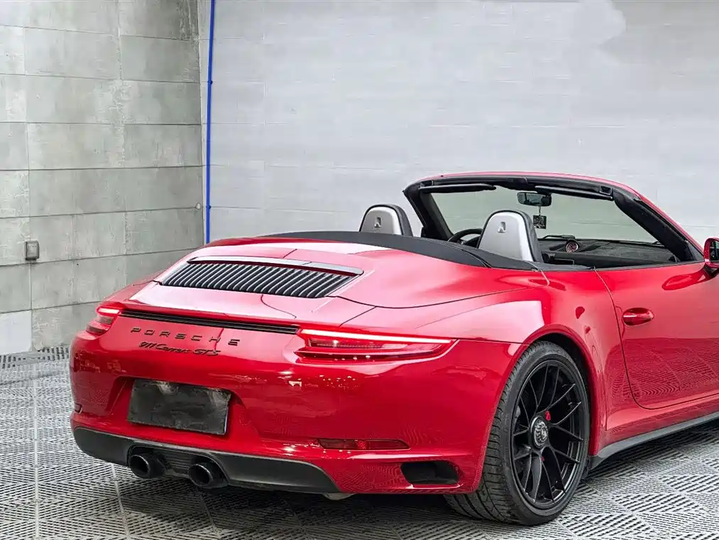 Porsche 911 2017 Carrera 4 Cabriolet GTS 3.0T фото 6
