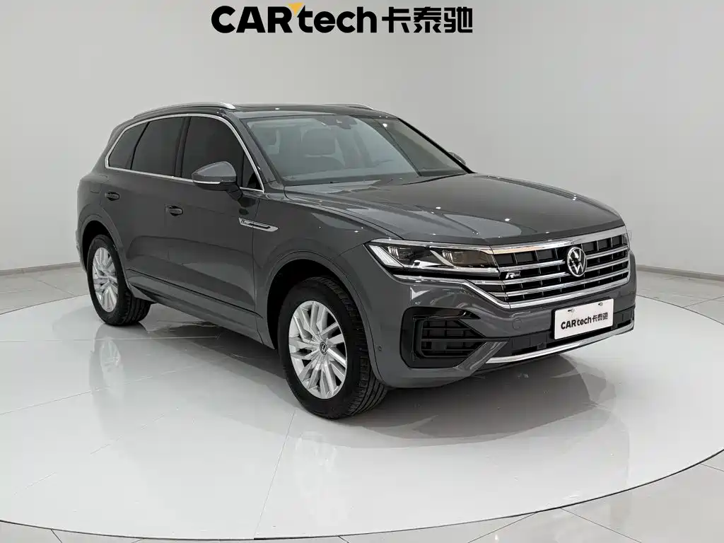 Фото 2 - Volkswagen Touareg