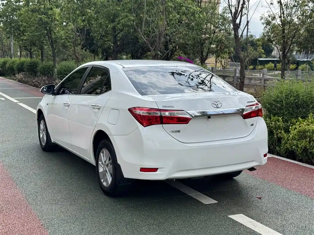 Toyota Corolla 2014 1.6L CVT GL фото 8