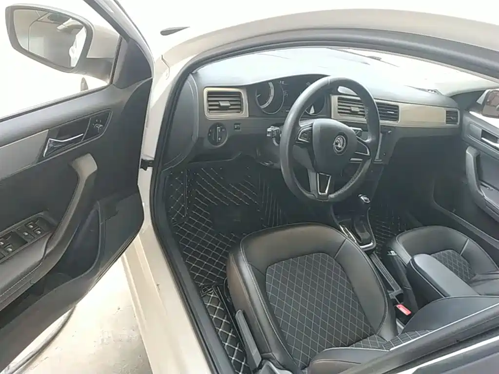 Škoda Skoda Rapid Spaceback 2019 Facelift 1.5L Automatic Comfort Version China V фото 16