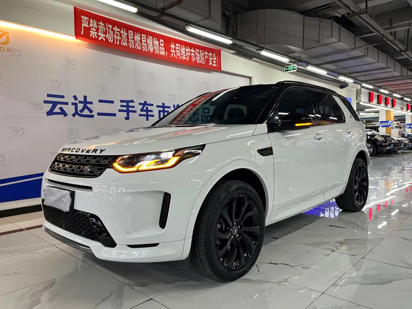 Land Rover Discovery Sport 2020 249PS R-Dynamic Performance фото 2