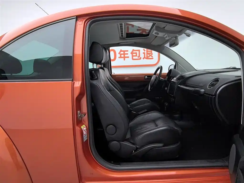 Volkswagen Beetle 2010 1.8T BlackOrange Luxury Edition фото 23