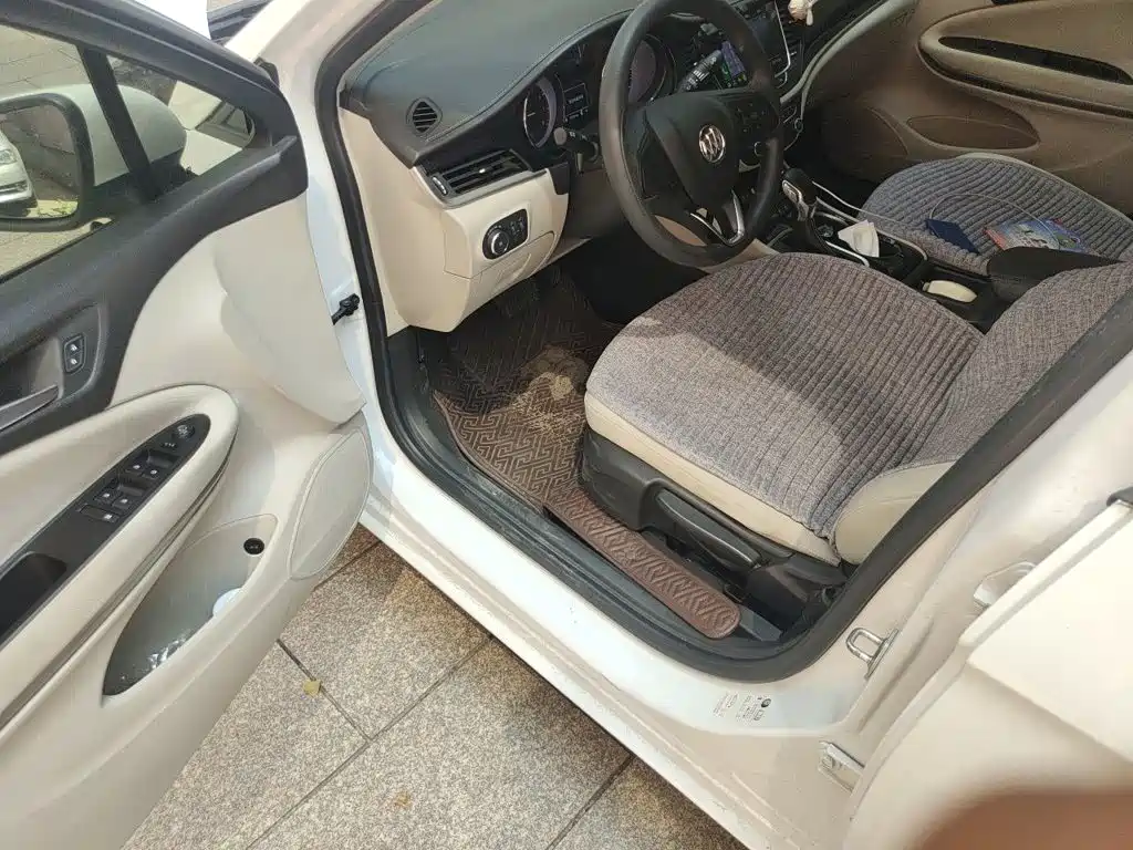 Photo 17 - Buick Verano