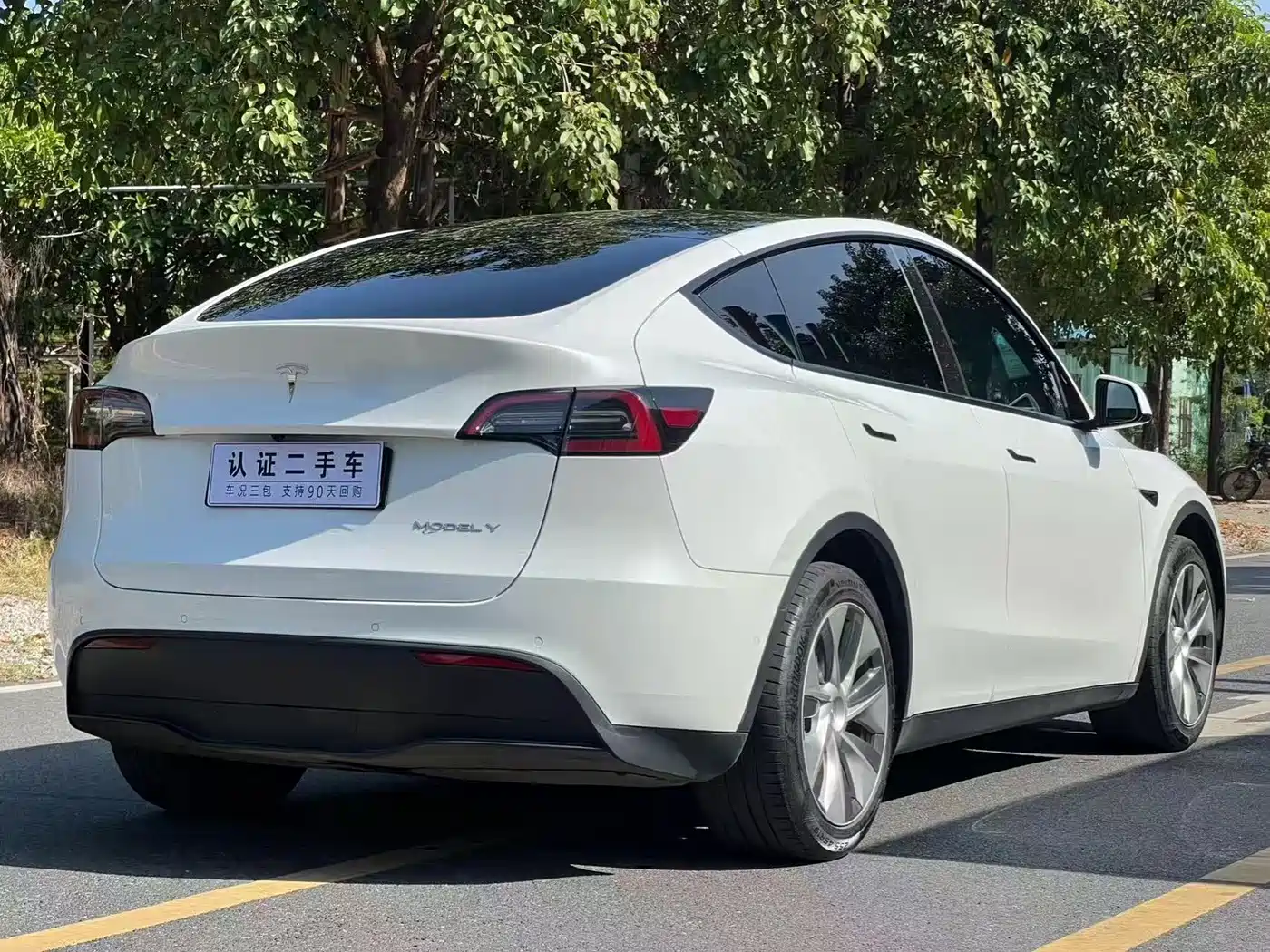 TESLA MODEL Y