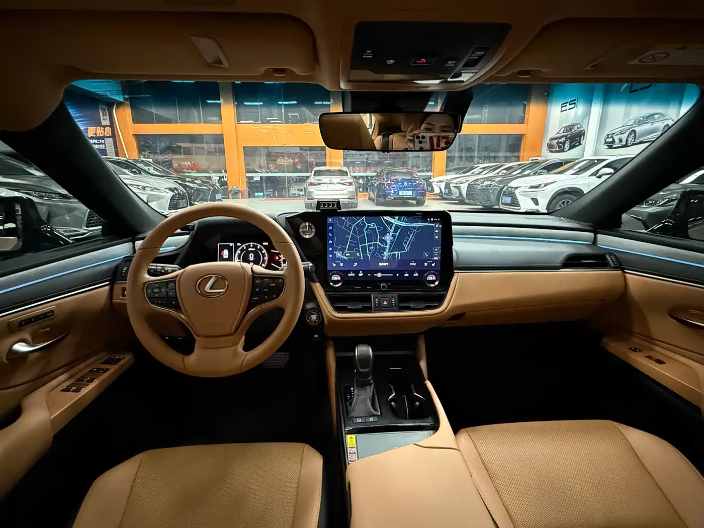 Lexus ES 2025 200 Ultimate Edition фото 8