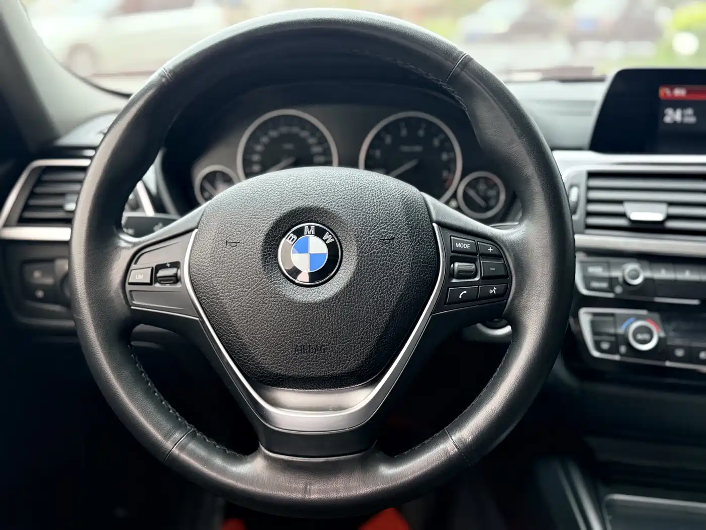 BMW 3 Series 2018 318Li фото 20