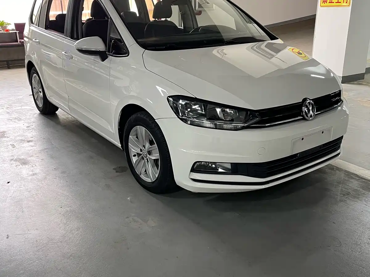 Volkswagen Touran 2018 Touran L 280TSI DSG Trendline 7-seater China V фото 3