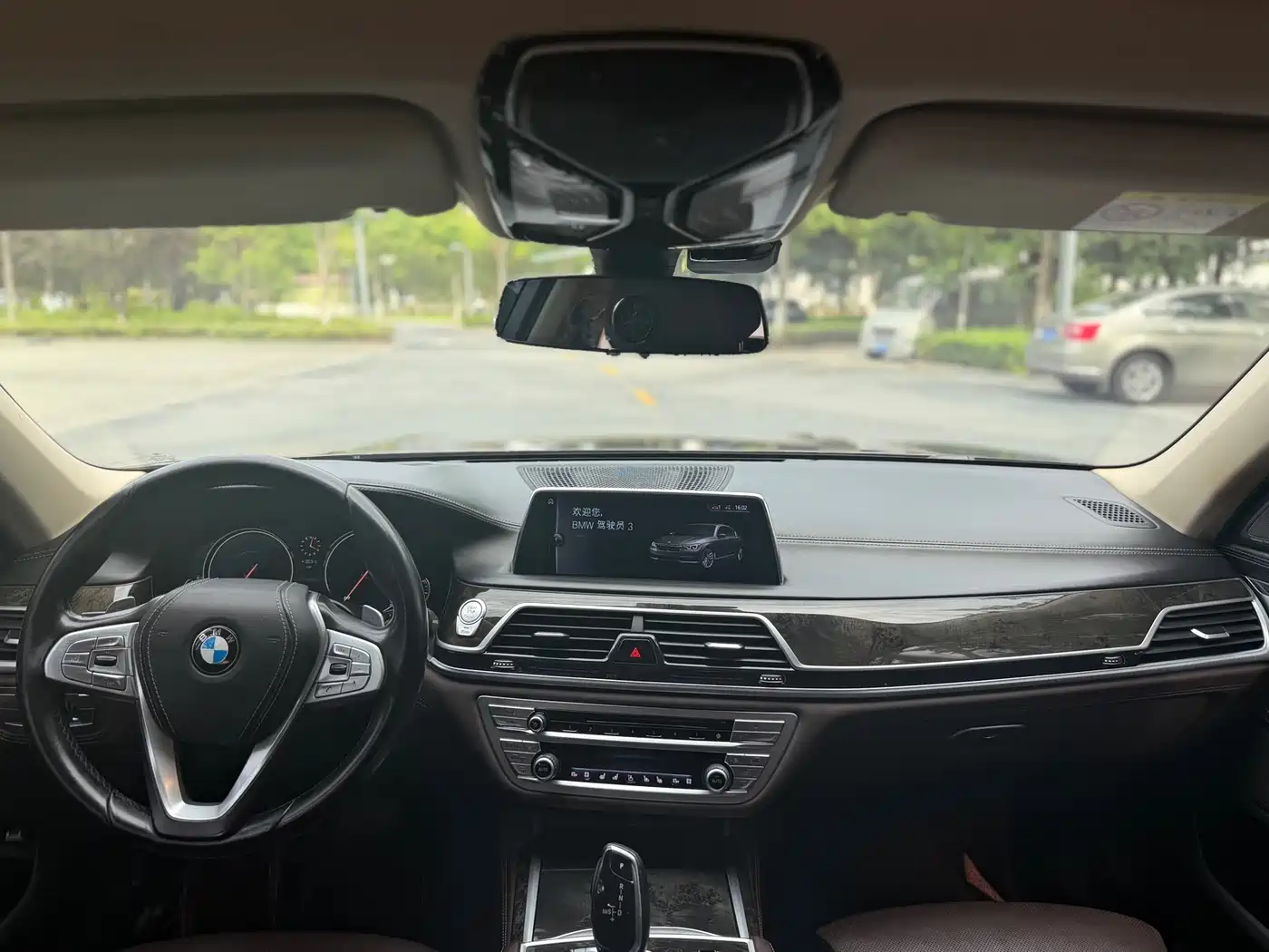 BMW 7 Series 2016 740Li Leading Edition фото 7