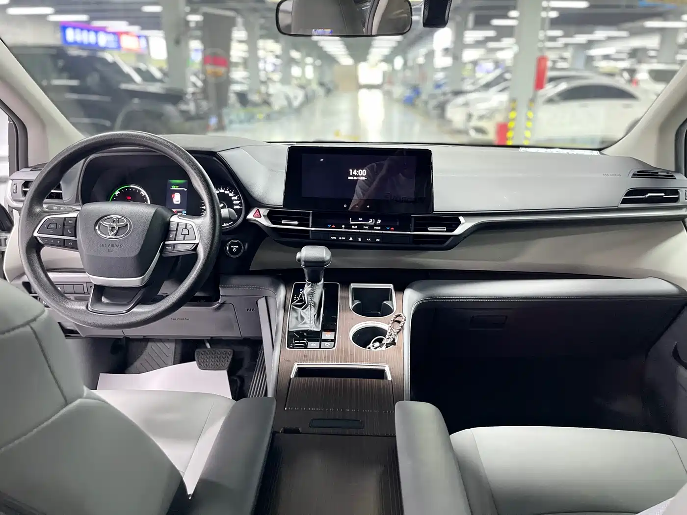 Toyota Granvia 2024 2.5L Hybrid Comfort фото 5