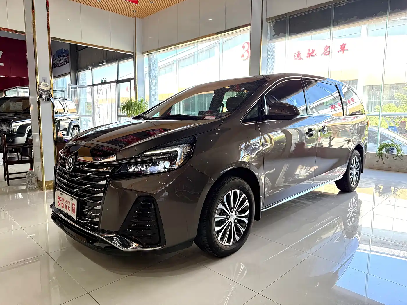 Buick GL8 2023 Land Business Class 652T Luxury фото 3