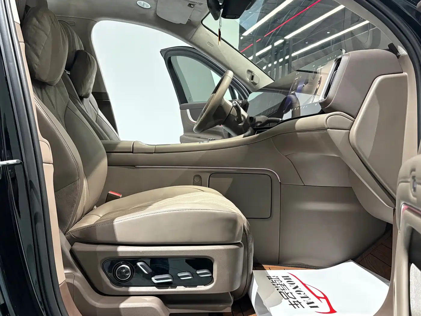 AITO Wenjie AITO M9 2025 Extended Range Ultra 52kWh 6-Seater фото 19