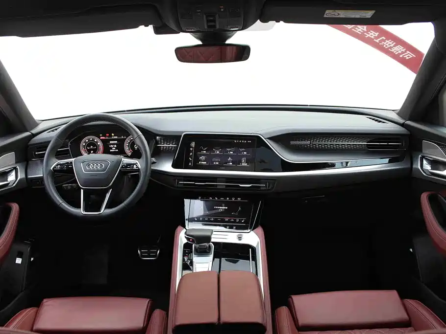 AUDI Q6