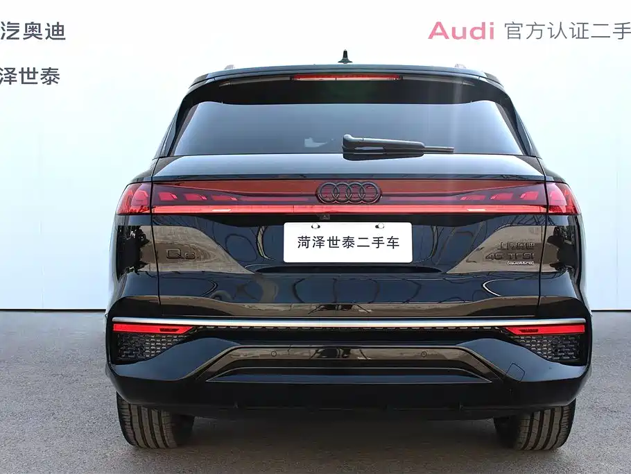 AUDI Q6