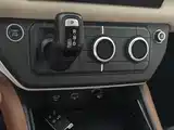 Photo 13 - Land Rover Defender