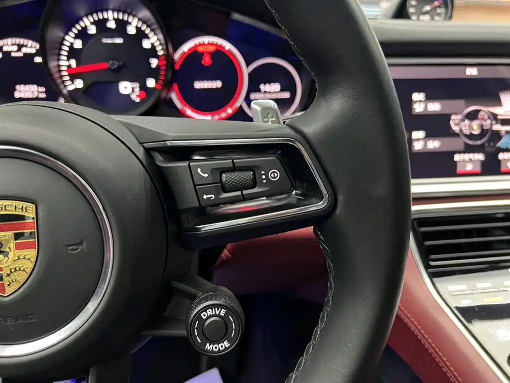 PORSCHE PANAMERA