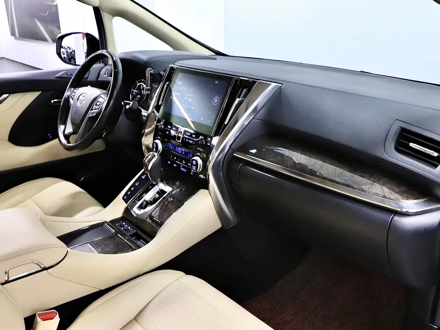 Toyota Vellfire 2020 Twin Engine 2.5L HV Premium Edition фото 14