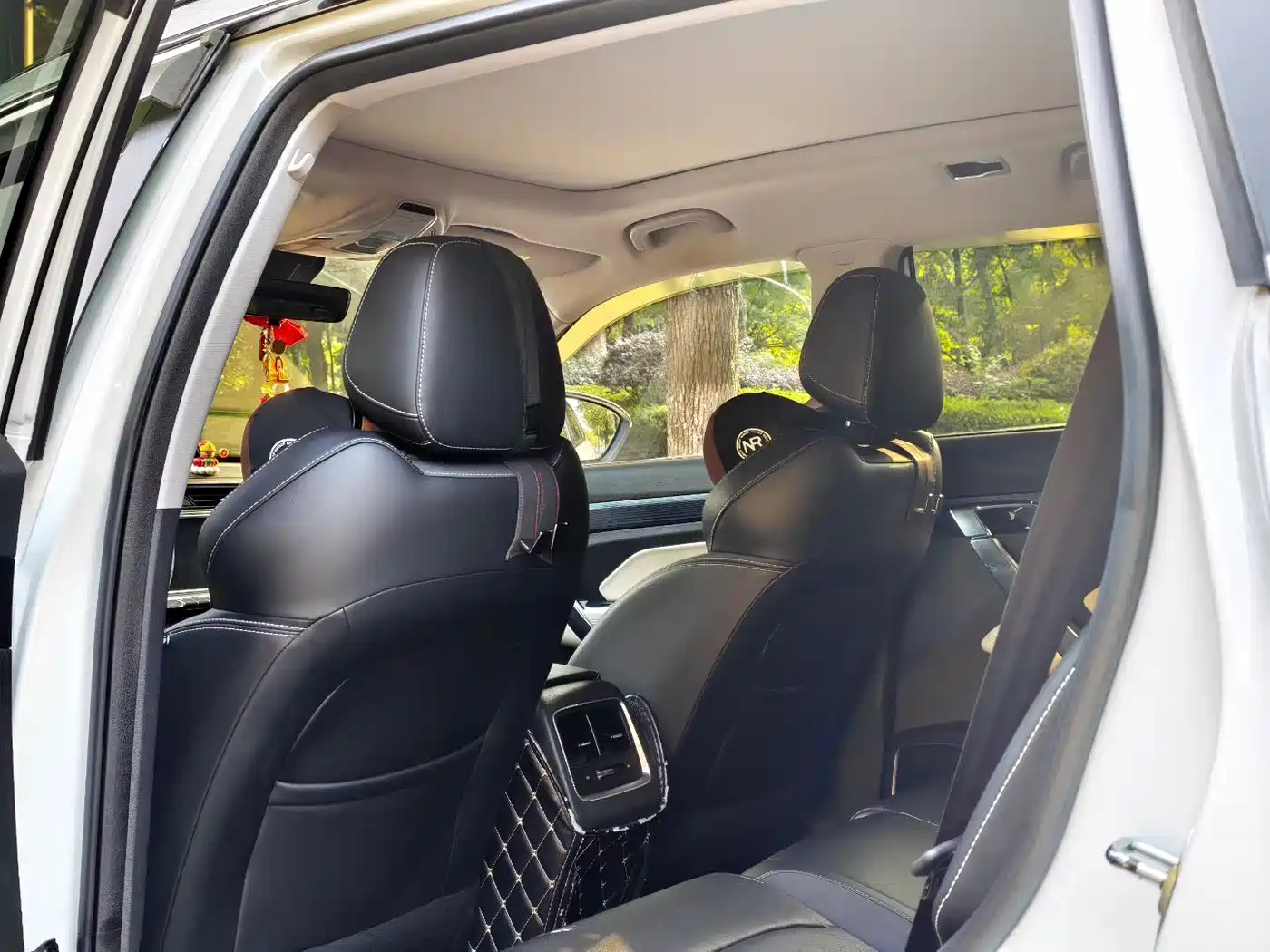 Photo 8 - Geely Atlas
