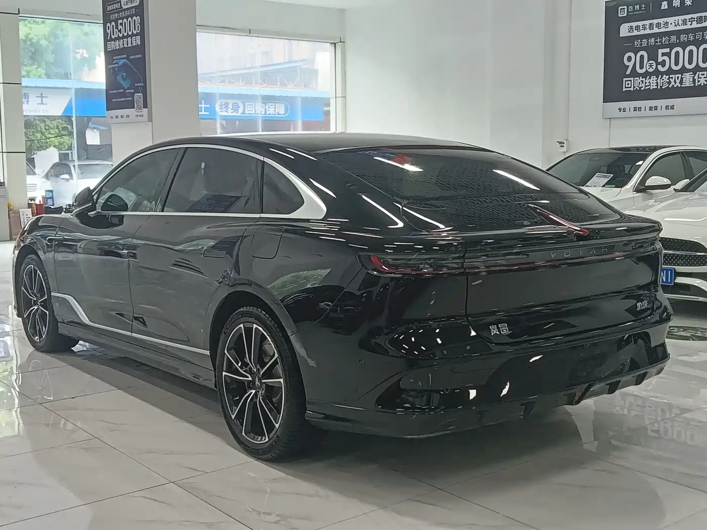 Voyah Auto VOYAH Zhuiguang 2024 PHEV AWD Ultra Long Range Flagship фото 14