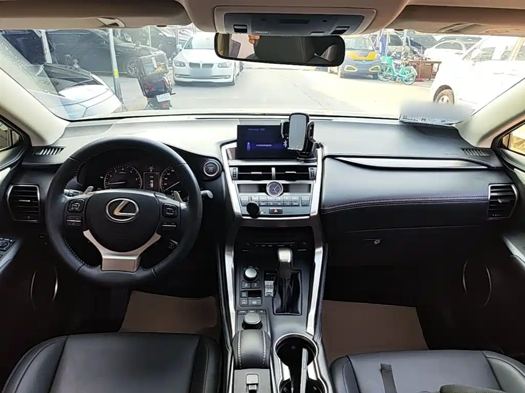 Lexus NX 2015 200t AWD F Sport фото 10