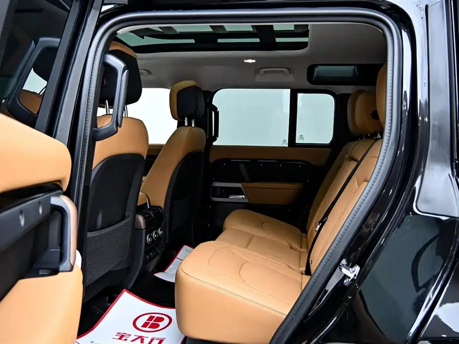 Land Rover Defender 2024 110 3.0T P400 Dark Special Edition фото 12