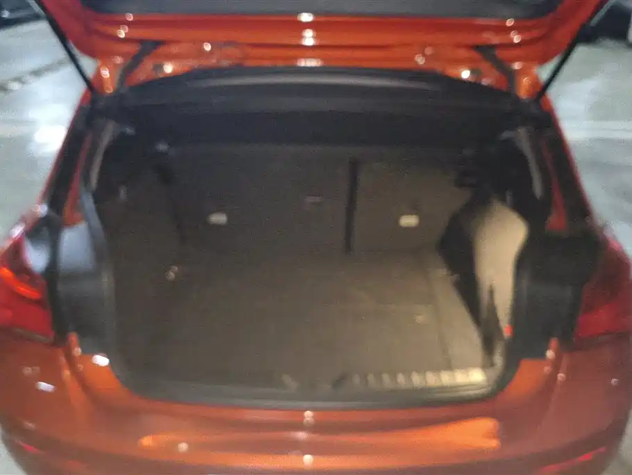 BMW 1 Series (Import) 2016 118i Leading фото 4