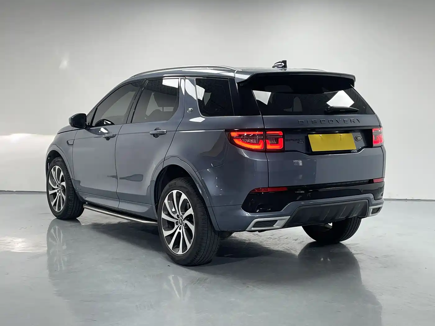 Land Rover Discovery Sport 2022 Model 249PS R-Dynamic S Performance Edition 5-Seater фото 4