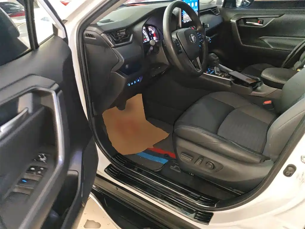 Toyota Wildlander 2020 2.0L CVT 2WD Tech Edition фото 16