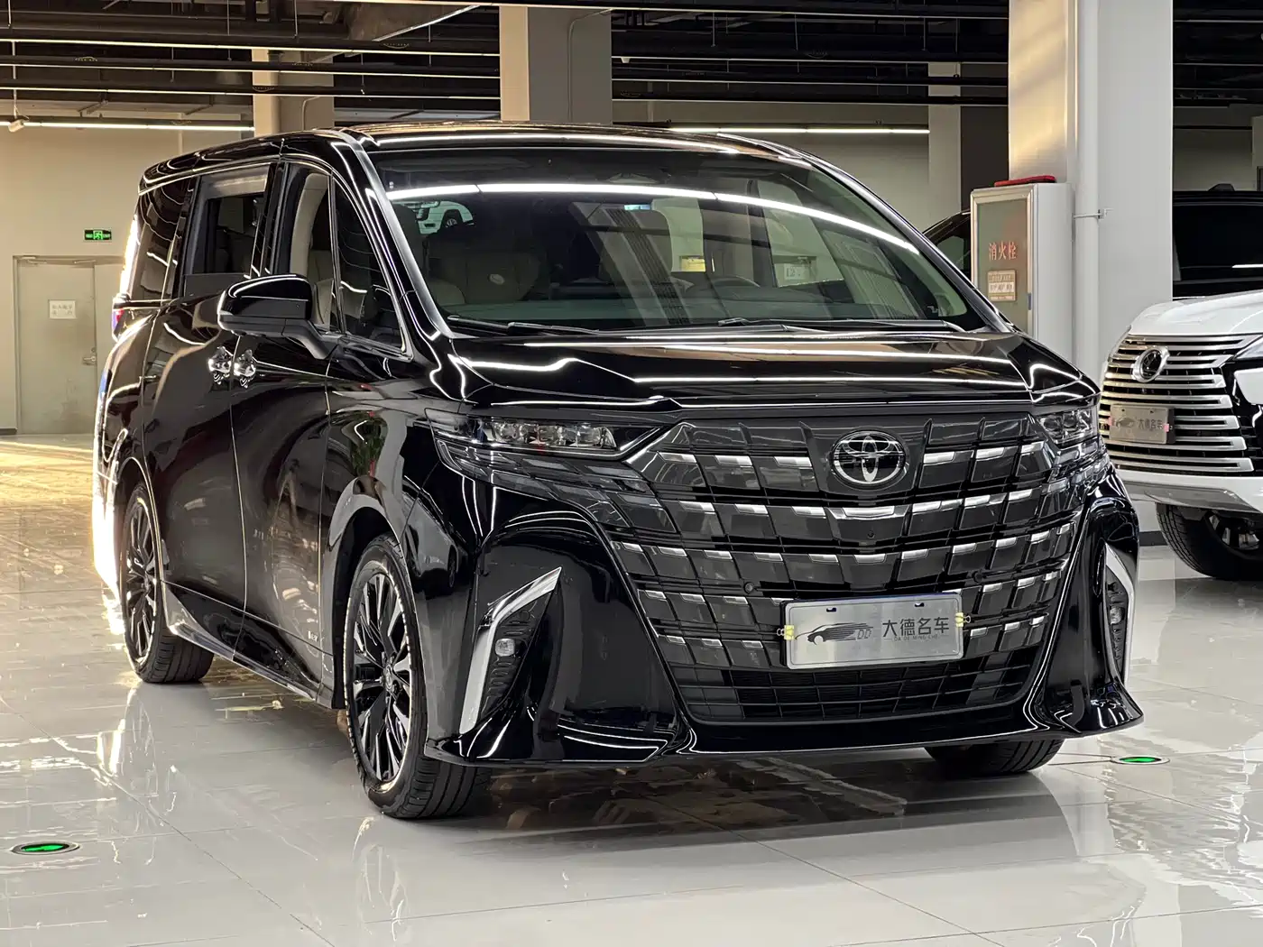 Toyota Alphard 2024 Hybrid 2.5L Ultimate Enjoyment Edition фото 3