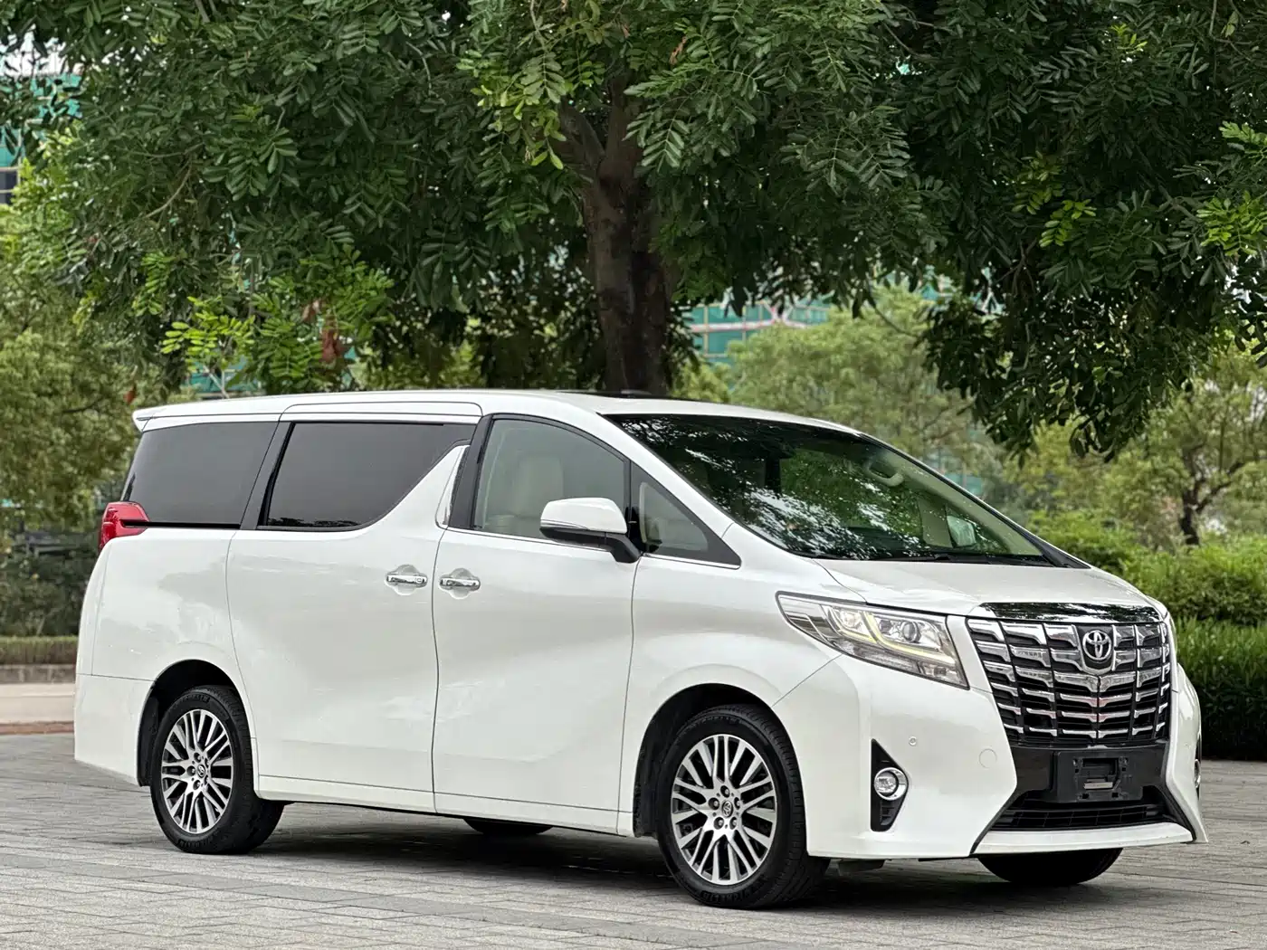 Toyota Alphard 2015 3.5L Luxury Edition фото 2