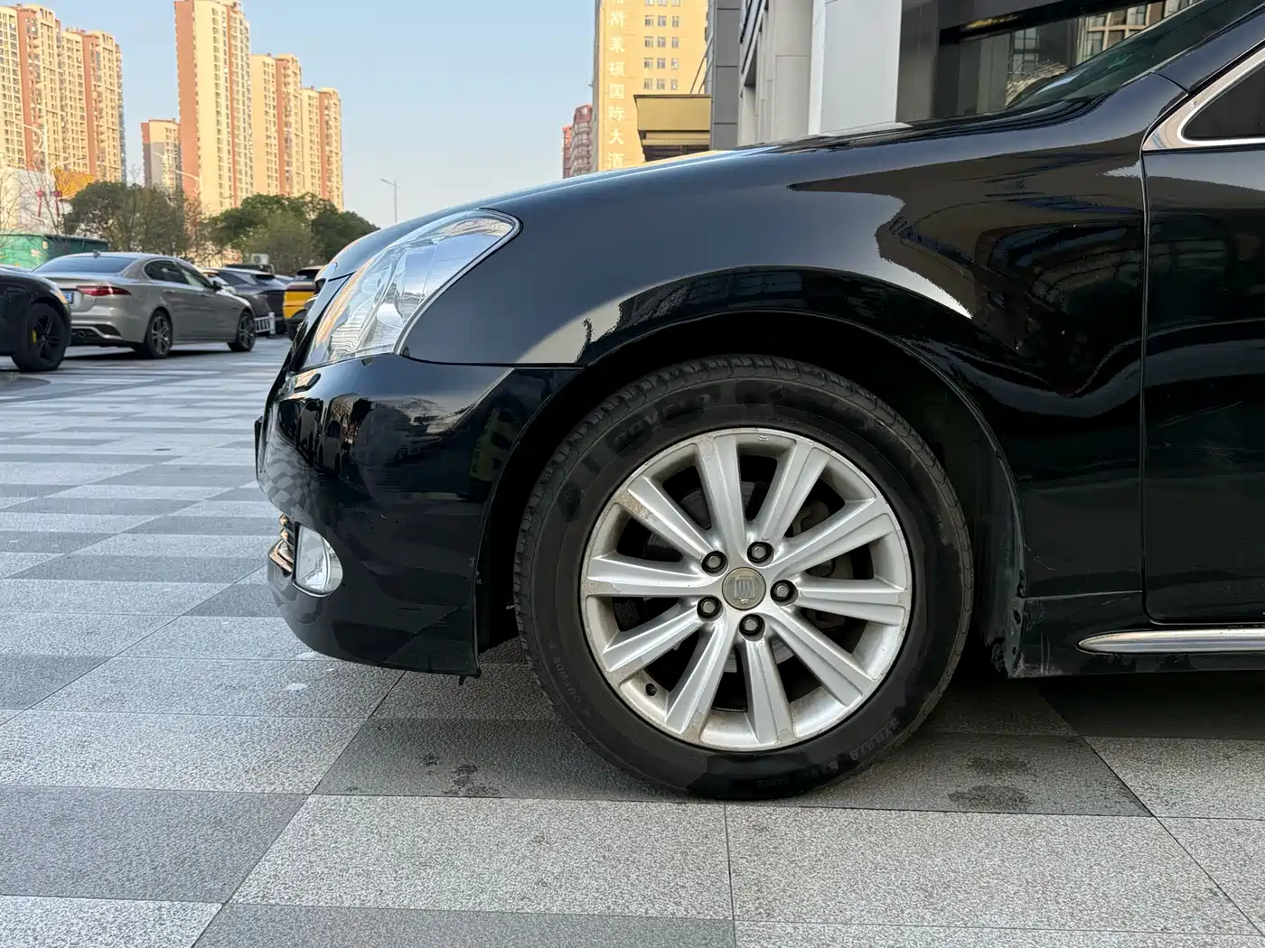 Toyota Crown 2011 2.5L Royal Leather Sunroof Special Edition фото 3