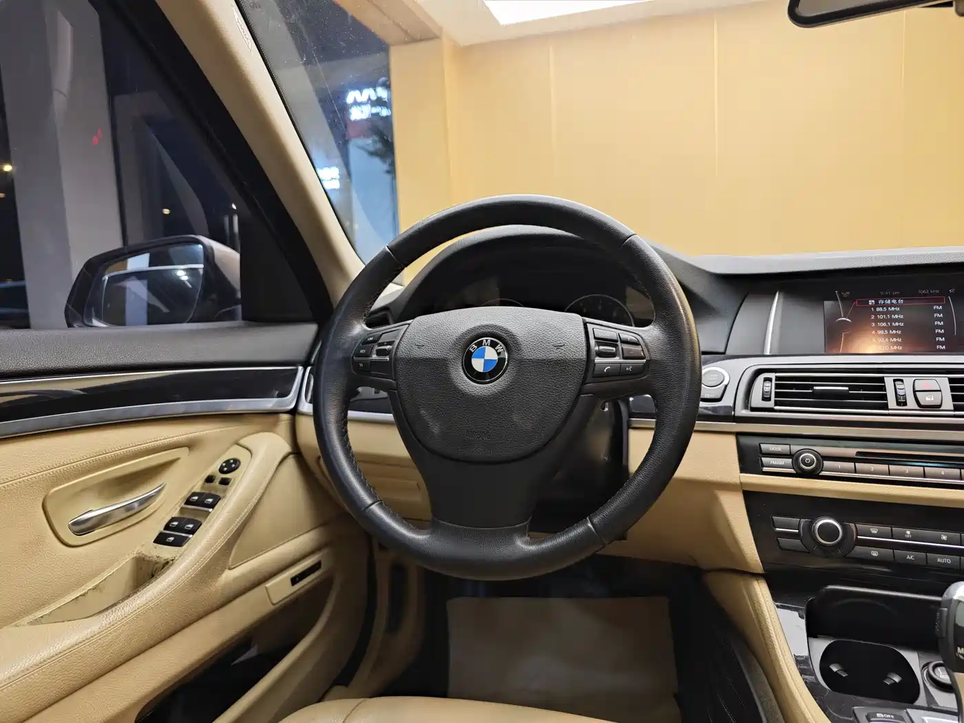 BMW 5 Series 2014 520Li Elegance фото 15