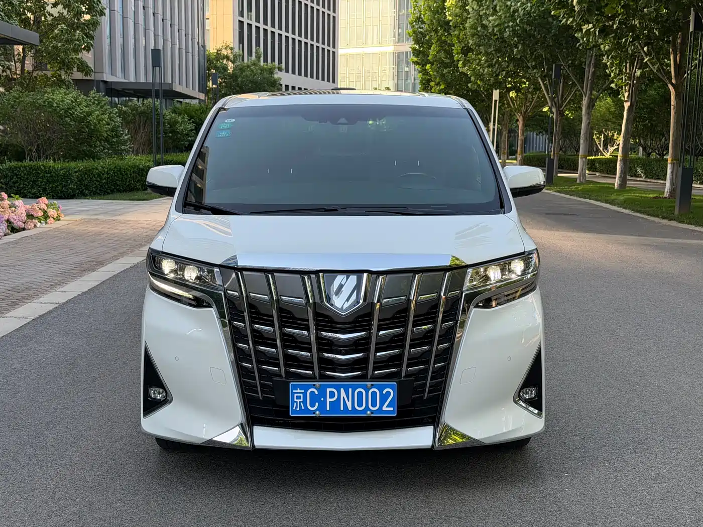Toyota Alphard 2020 Hybrid 2.5L Premium Edition фото 2