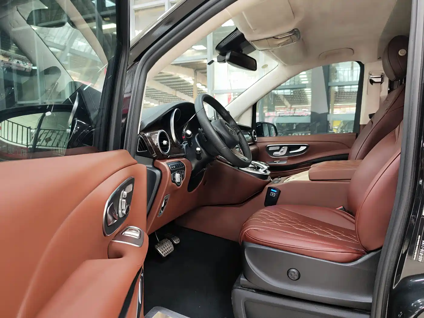 Mercedes-Benz V-Class 2018 V 260 L Premium Long Wheelbase Edition China VI фото 6