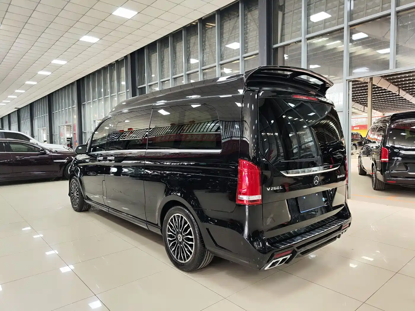 Mercedes-Benz V-Class 2018 V 260 L Premium Long Wheelbase Edition China VI фото 36