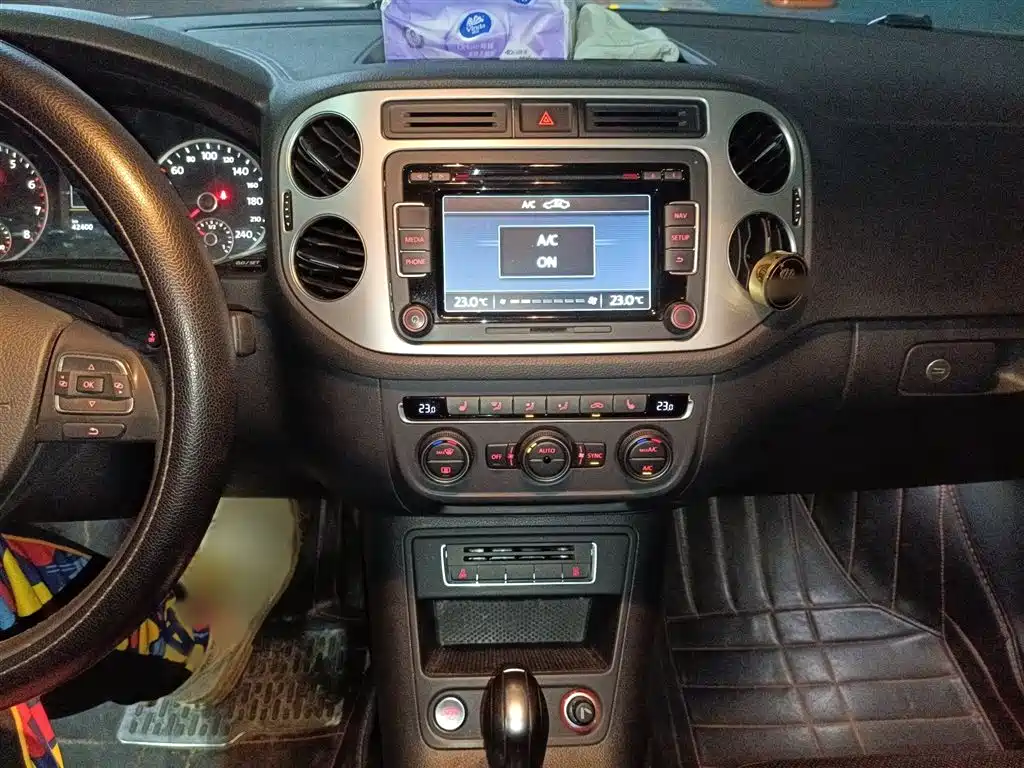 Volkswagen Tiguan 2015 2.0TSI Automatic 4WD Luxury фото 6