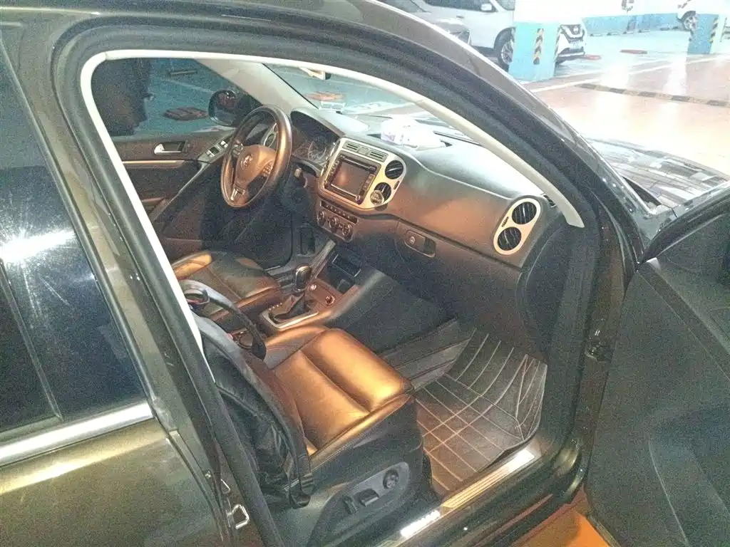 Volkswagen Tiguan 2015 2.0TSI Automatic 4WD Luxury фото 20