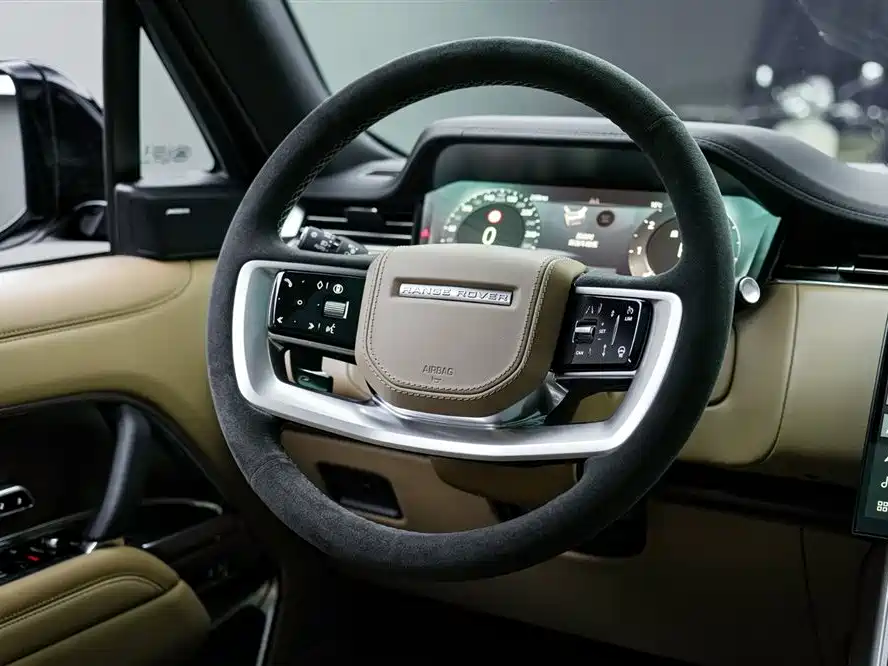 Land Rover Range Rover 2024 3.0 L6 360PS Golden Age Edition фото 19