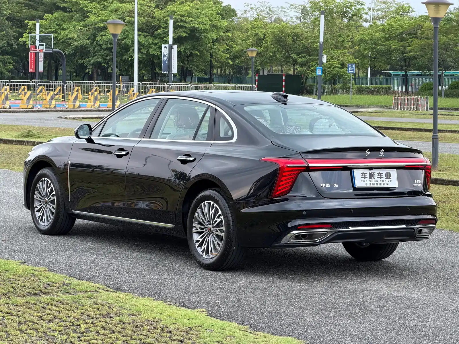 Photo 8 - Hongqi H5