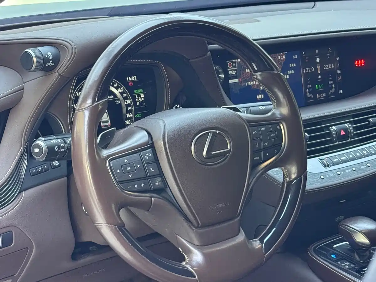 Lexus LS 2020 500h Luxury (China VI) фото 7