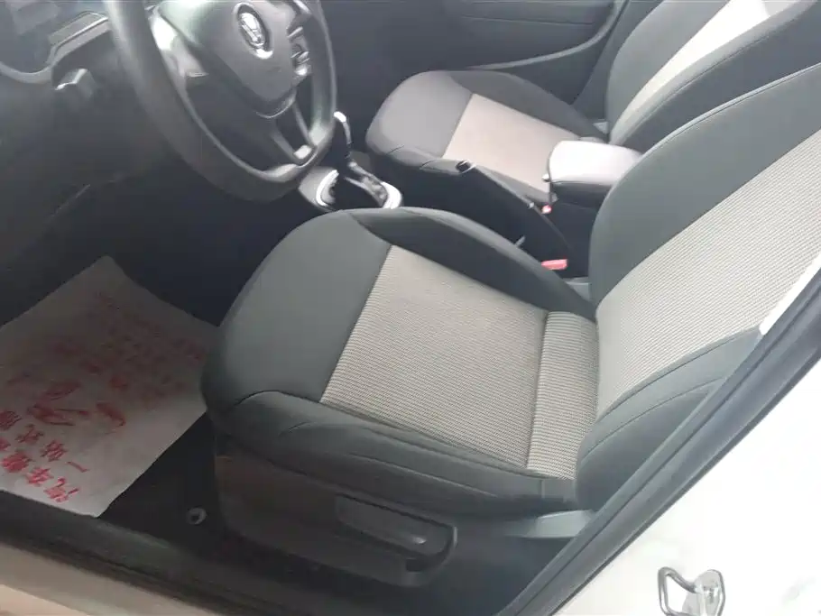 Volkswagen Polo 2016 1.4L Automatic Trend фото 9