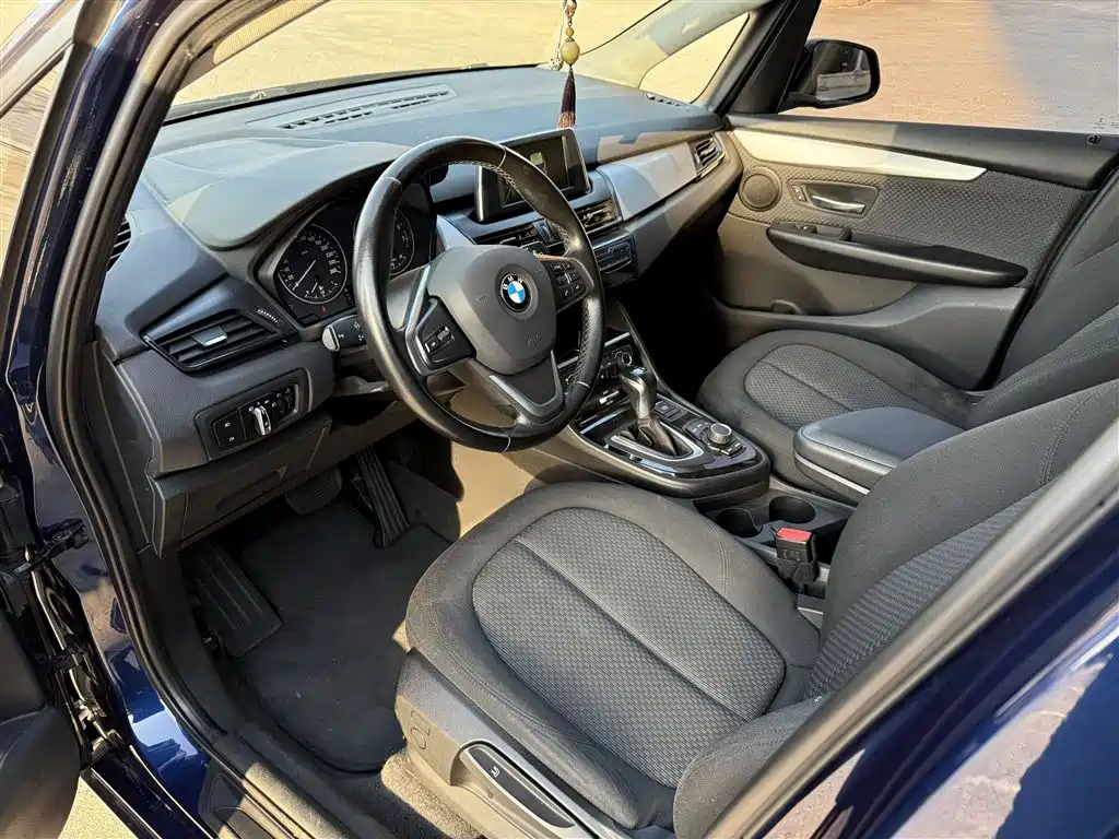 BMW 2 Series Touring 2016 218i Fashion Model фото 20