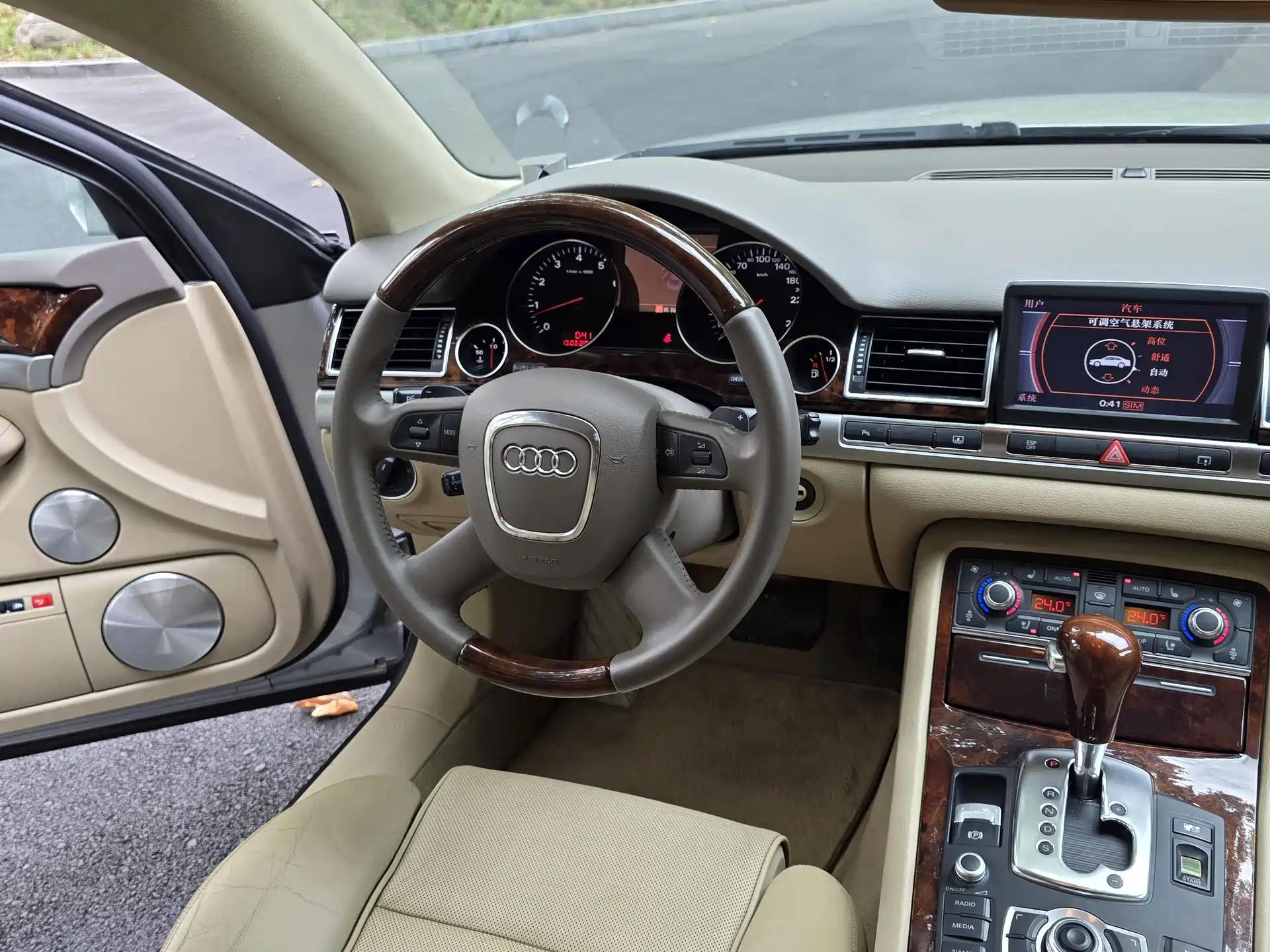 Photo 28 - Audi A8