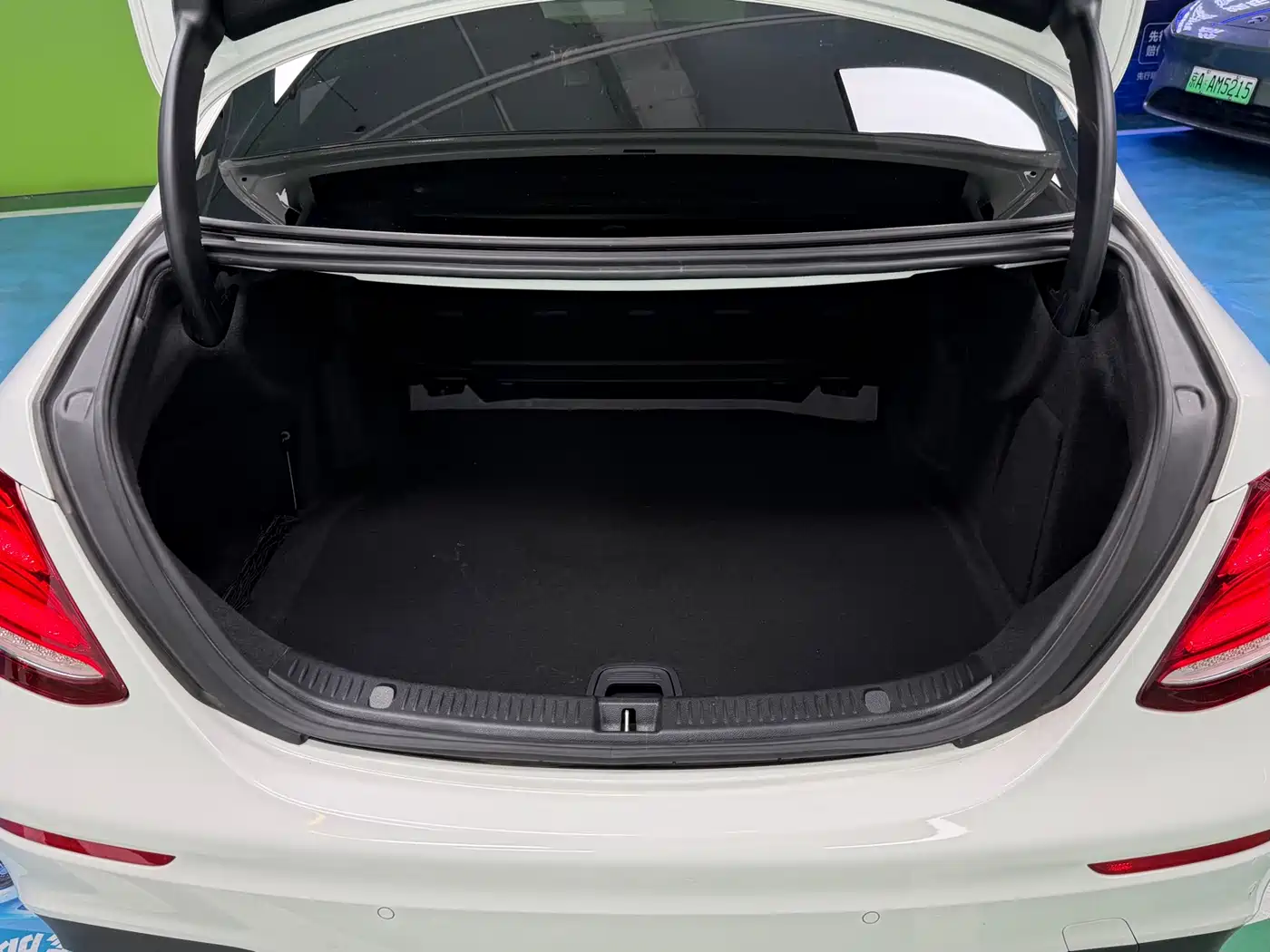 Mercedes-Benz E-Class 2019 E 260 L Sport фото 24